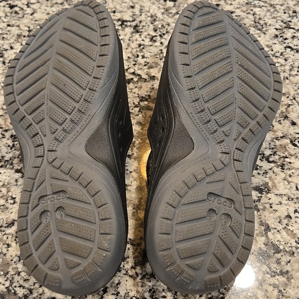 CROCS pre owned